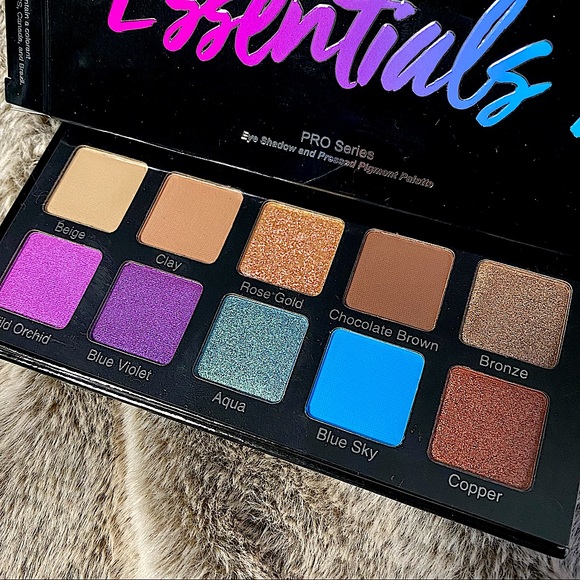 Violet Voss Eyeshadow Palette - Picture 2 of 3